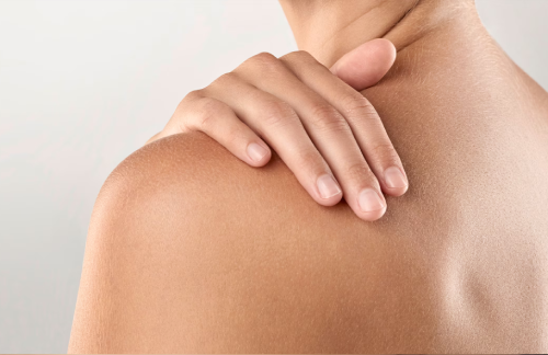 Combats skin dryness